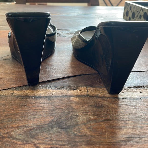 Gucci Slide- Must Have Go-To Everything Gucci! - Picture 10 of 11